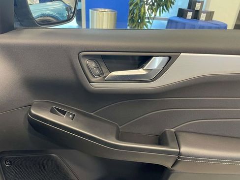 New 2025 Ford Escape SE w/ PHEV Premium Package FWD image 27