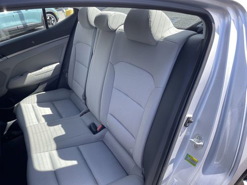 Used 2017 Hyundai Elantra SE FWD image 20