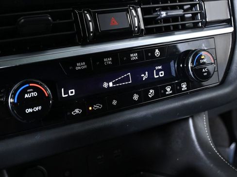 Certified 2024 Nissan Pathfinder SL image 18