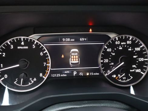 Used 2024 Nissan Pathfinder S image 10