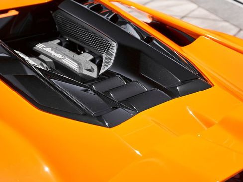 Used 2024 Lamborghini Revuelto AWD/4WD image 14