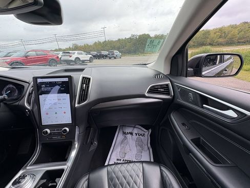 Used 2024 Ford Edge Titanium image 29