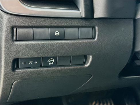 Used 2023 Nissan Rogue SV image 10