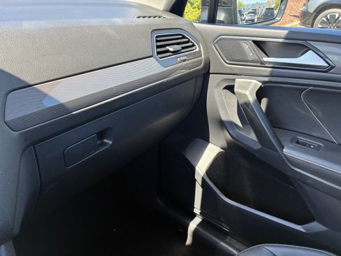 Used 2024 Volkswagen Tiguan SE image 35