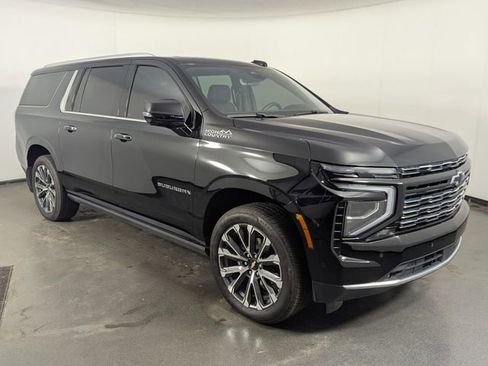 Used 2025 Chevrolet Suburban High Country image 2