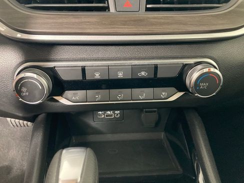 Used 2024 Nissan Altima 2.5 SV image 8