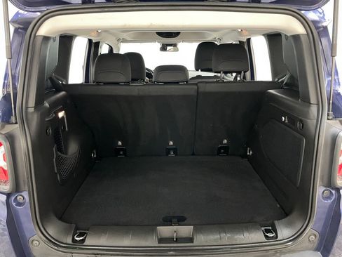 Used 2018 Jeep Renegade Altitude AWD/4WD image 38