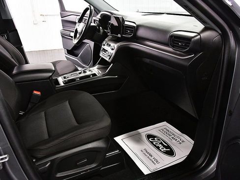 Used 2023 Ford Explorer XLT image 29