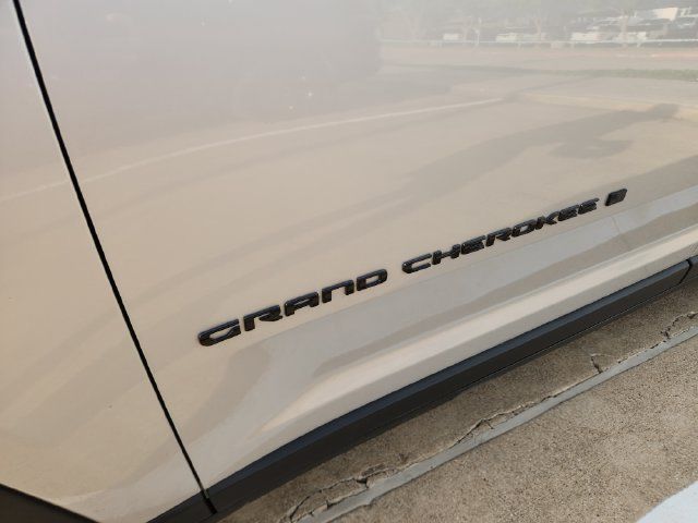 Used 2025 Jeep Grand Cherokee L Limited w/ Black Appearance Package AWD/4WD image 10