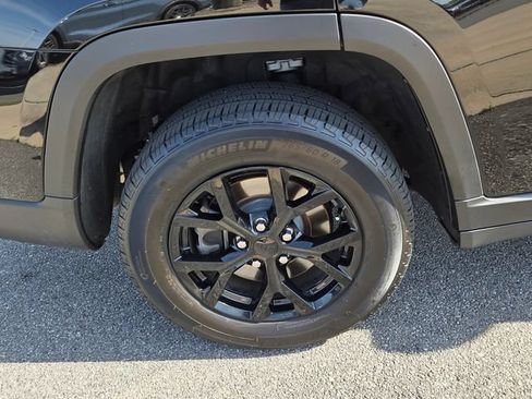 Used 2025 Jeep Grand Cherokee L Altitude AWD/4WD image 15