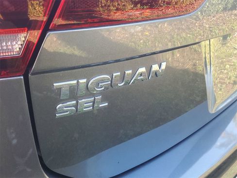 Used 2018 Volkswagen Tiguan SEL image 10