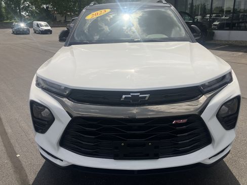 Used 2023 Chevrolet TrailBlazer RS w/ Sun and Liftgate Package AWD/4WD image 3