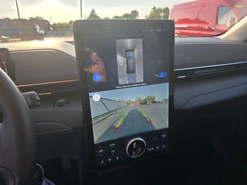 Used 2021 Ford Mustang Mach-E Premium image 16