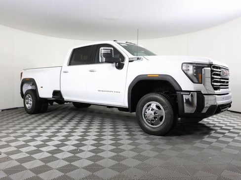 New 2026 GMC Sierra 3500 SLT w/ SLT Convenience Package image 3