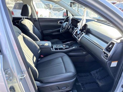 Used 2023 Kia Sorento EX image 9