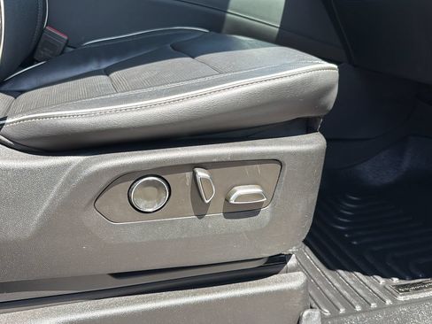 Used 2021 Cadillac Escalade Premium Luxury RWD image 24