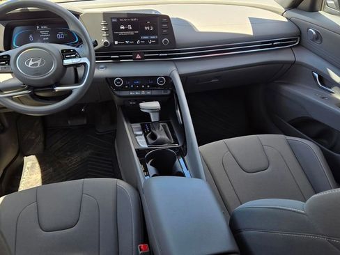 Certified 2025 Hyundai Elantra Hybrid FWD image 12