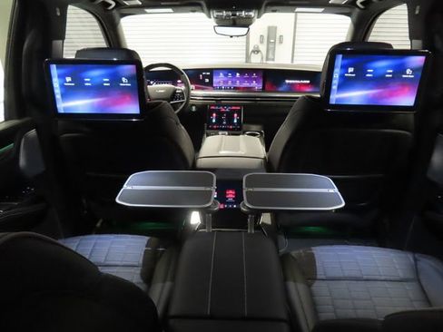 Certified 2026 Cadillac Escalade ESV V AWD/4WD image 32