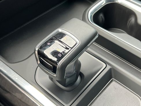 Certified 2025 Chevrolet Silverado 1500 LTZ image 33