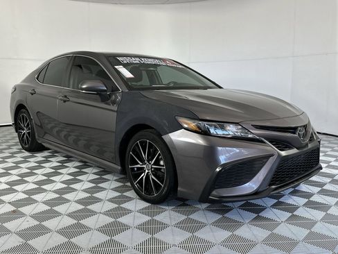 Used 2022 Toyota Camry SE w/ Convenience Package FWD image 2