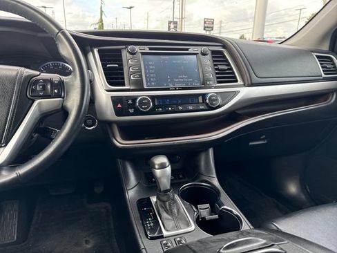Used 2014 Toyota Highlander XLE AWD/4WD image 20