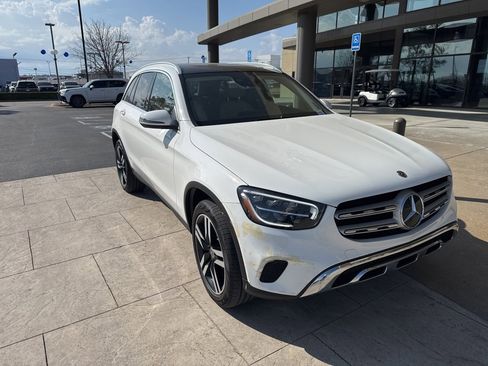 Used 2020 Mercedes-Benz GLC 300 4MATIC image 2