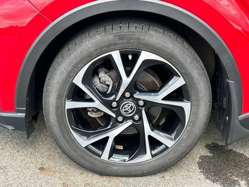 Used 2021 Toyota C-HR XLE FWD image 10