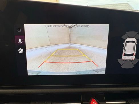 Used 2023 Kia Niro SX image 19