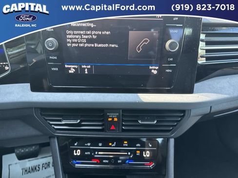 Used 2025 Volkswagen Jetta SE FWD image 27