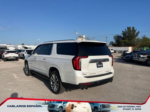 Used 2022 GMC Yukon XL Denali w/ Denali Premium Package image 5