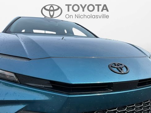 Used 2025 Toyota Camry SE w/ Convenience Package FWD image 18