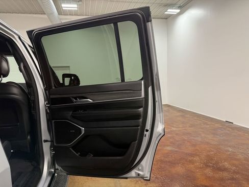 Used 2024 Jeep Wagoneer Series II image 64