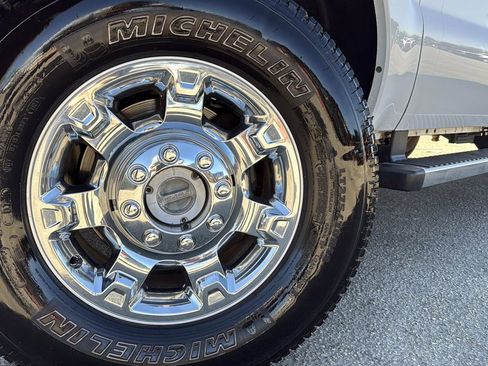 Used 2015 Ford F250 XLT w/ XLT Premium Package image 9