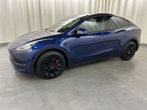 Used 2023 Tesla Model Y Long Range AWD/4WD image 2