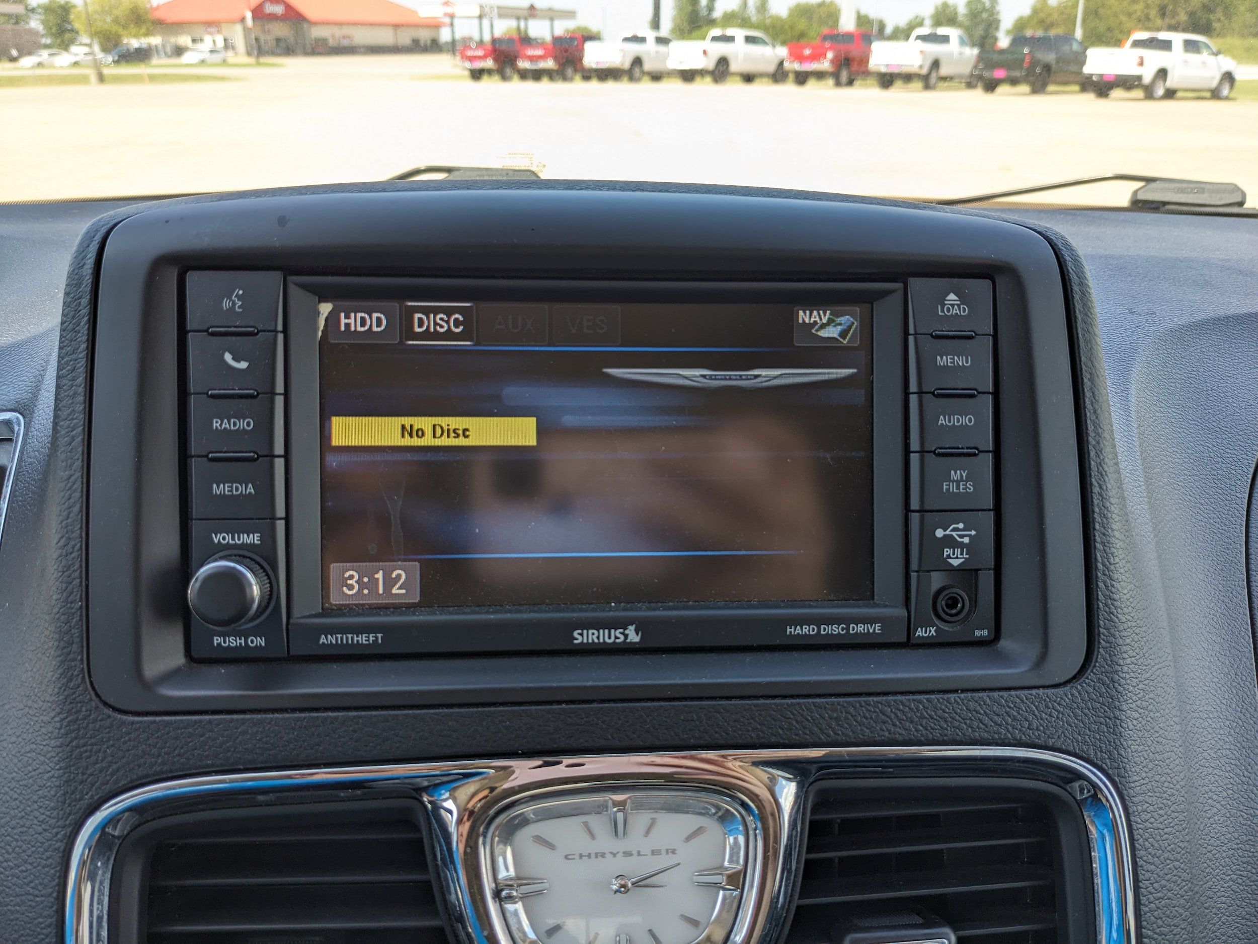 Used 2016 Chrysler Town & Country Touring-L FWD image 19