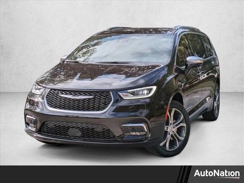 New 2026 Chrysler Pacifica Pinnacle image 1