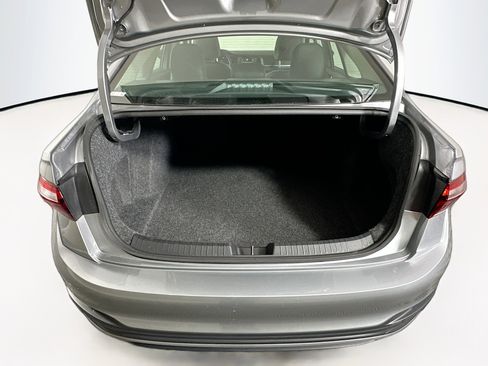 Used 2024 Volkswagen Jetta SE image 28