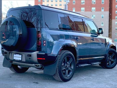 Used 2025 Land Rover Defender 110 X-Dynamic SE image 12