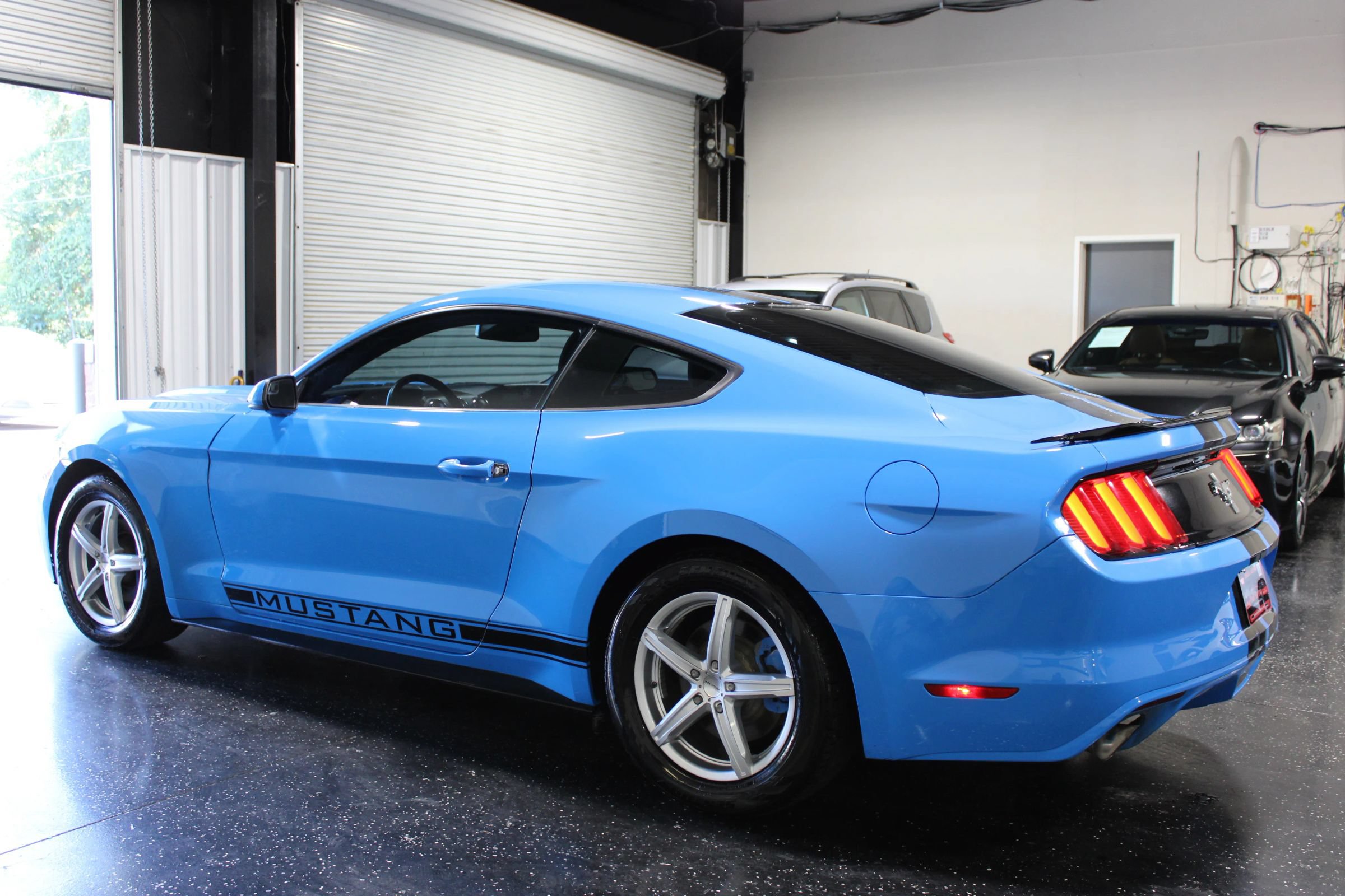 Used 2017 Ford Mustang Coupe RWD image 5