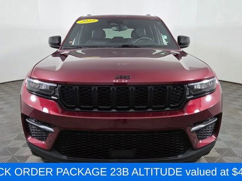 Used 2023 Jeep Grand Cherokee Altitude image 2