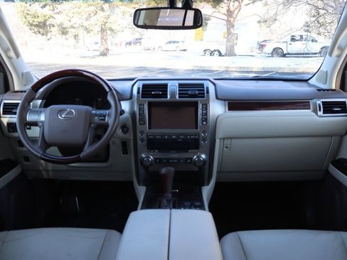 Used 2015 Lexus GX 460 w/ Premium Package image 16