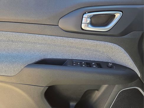 Used 2024 Jeep Compass Latitude image 21