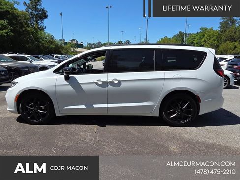New 2026 Chrysler Pacifica Limited w/ S Appearance Package FWD image 5