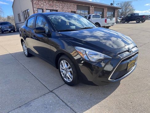 Used 2017 Toyota Yaris iA FWD image 3