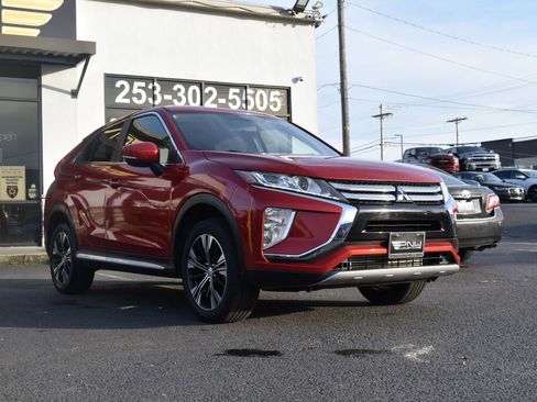 Used 2018 Mitsubishi Eclipse Cross SE image 3