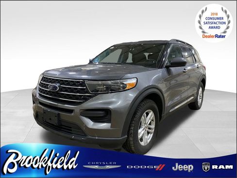 Used 2022 Ford Explorer XLT image 3