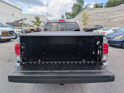 Used 2021 Toyota Tacoma TRD Sport w/ Technology Package AWD/4WD image 13