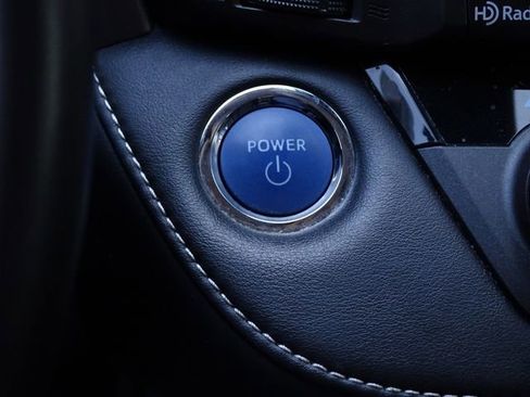 Used 2018 Toyota RAV4 LE image 32