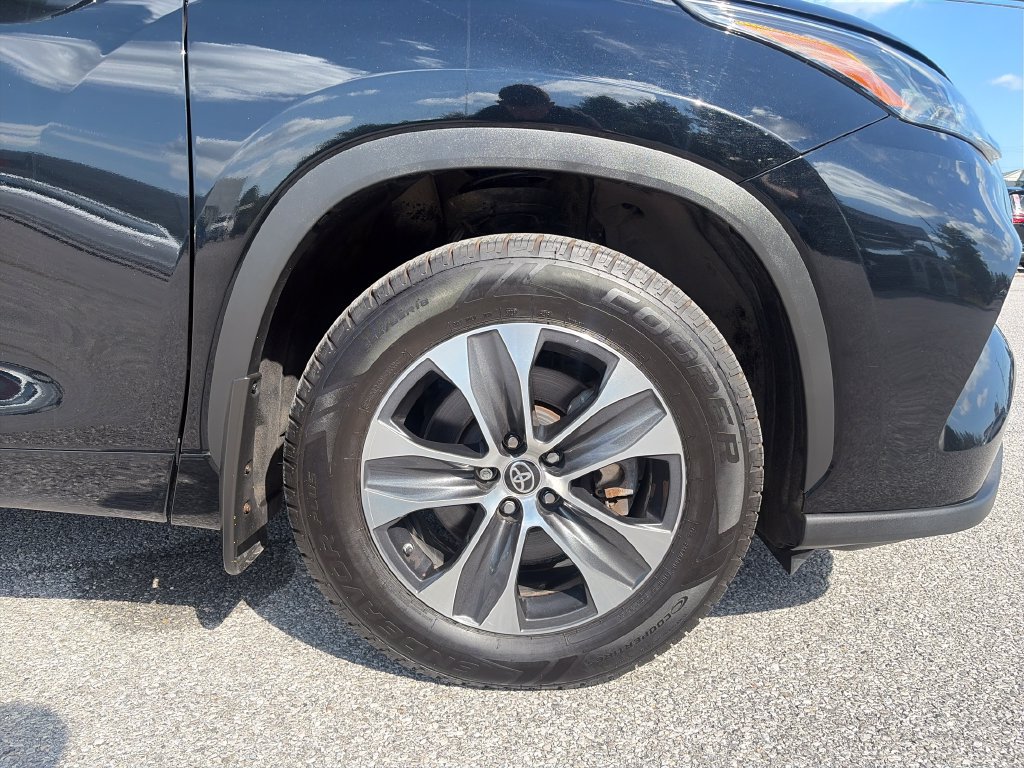 Used 2023 Toyota Highlander XLE AWD/4WD image 48
