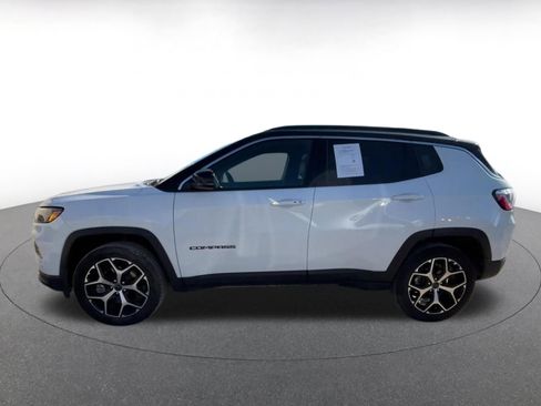 Used 2025 Jeep Compass Limited image 9